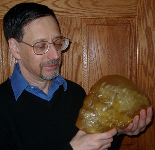 Photo of Crispin B. Weinberg, President of Biomedical Modeling, Inc., holding a biomodel.